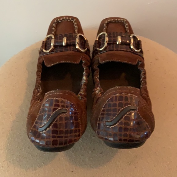 Unisa brown suede flat slip on. - Picture 2 of 5